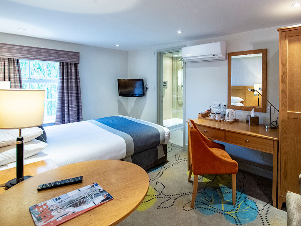 Classic Bedroom - Quy Mill Hotel