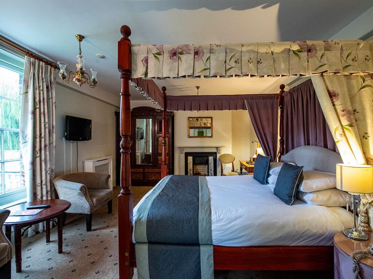 Four Poster Bedroom - Quy Mill Hotel