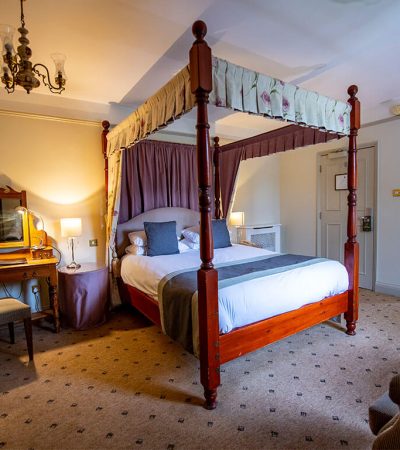 Four Poster Bed - Quy Mill Hotel